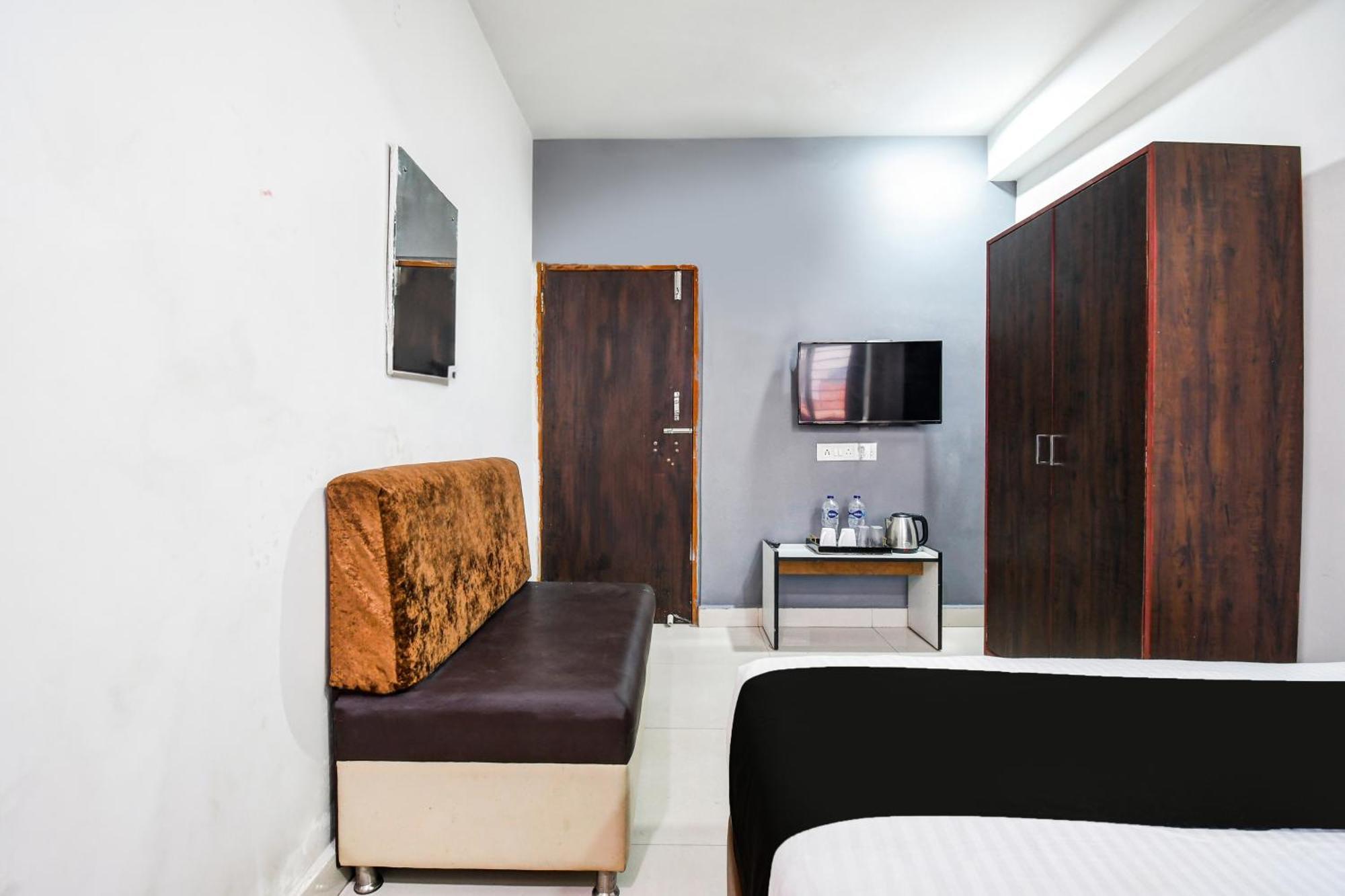 โอโย แฟล็กชิป 74641 ดีไลท์ฟูล สเตย์ เอ็ม บายพาส Hotel โกลกาตา ภายนอก รูปภาพ